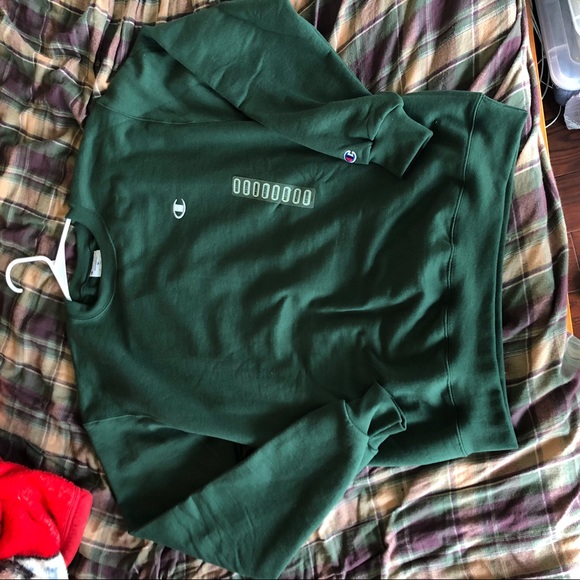 SOLD Dark Green Champion Crewneck - Picture 3 of 5
